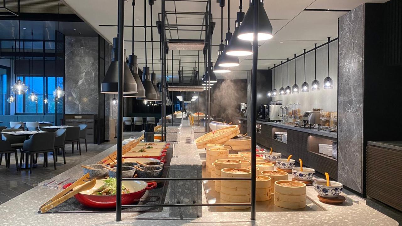 Lakeshore Hotel Hualien Taroko Shunan Exterior foto The buffet at the restaurant